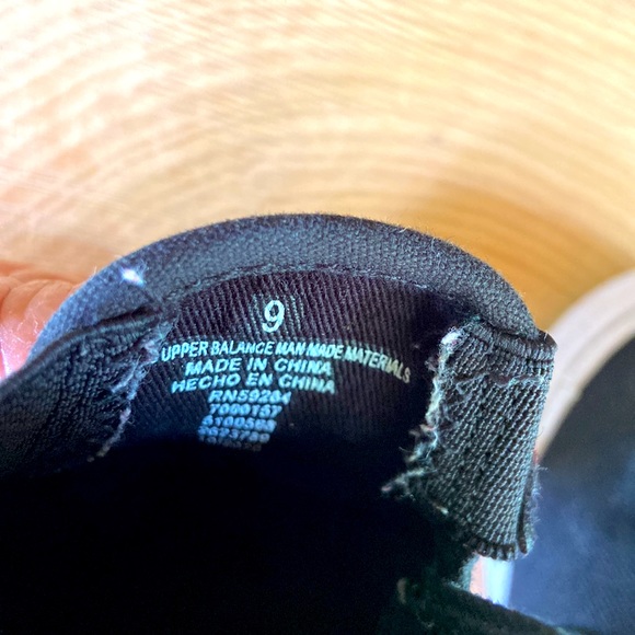 Black Canvas Boys  sneakers Excellent Used Condition size 9- Velcro closure! - Picture 6 of 6